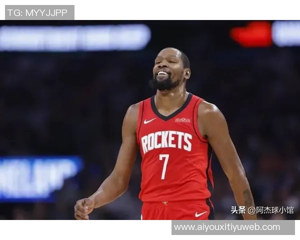 杜兰特呼吁队友主动创造机会不要总是依赖传球给他